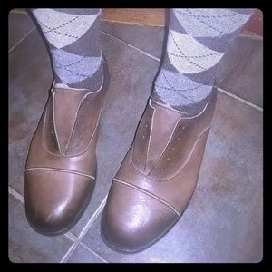 New Born taupe/olive cap toe Lacefree loafers 9-9.5